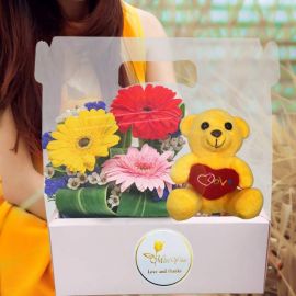 13cm Bear With Gerbera Flowers in Hand Carry Gift Box