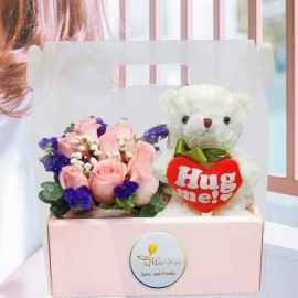 20cm Bear & 8 Peach Roses in Hand Carry Gift Box