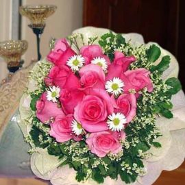 12 Bandong Pink Roses Handbouquet