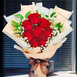 8 Red Roses Special Wrapping Hand Bouquet